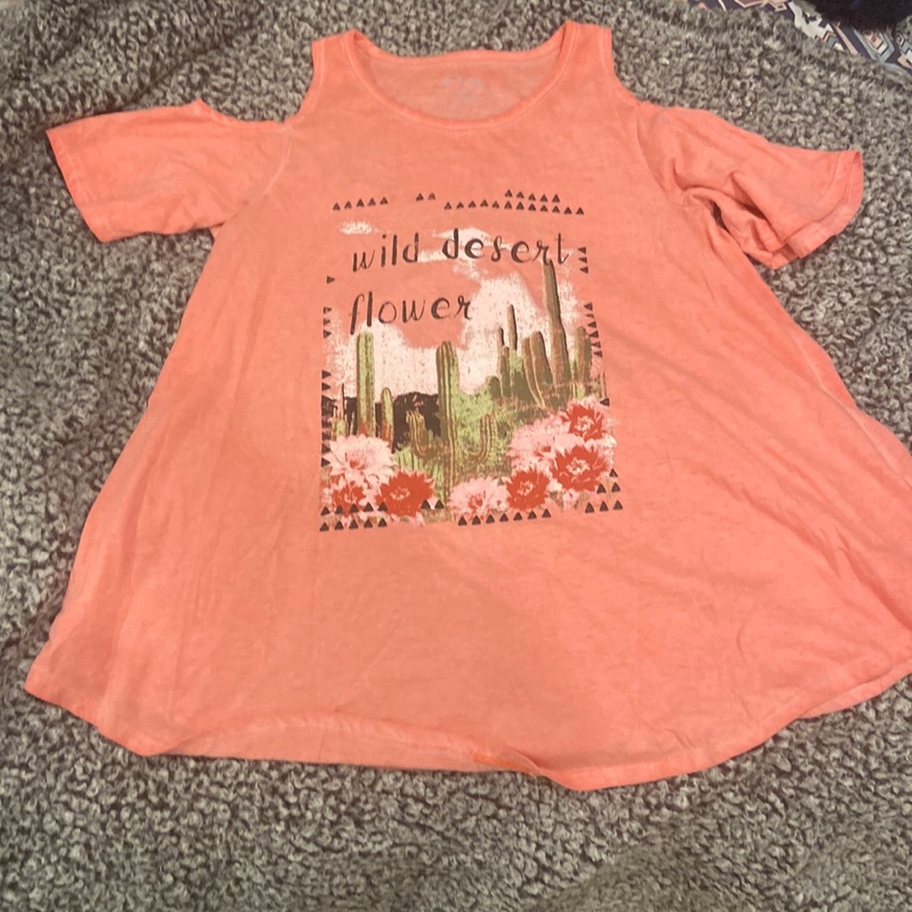Off-Shoulder tee